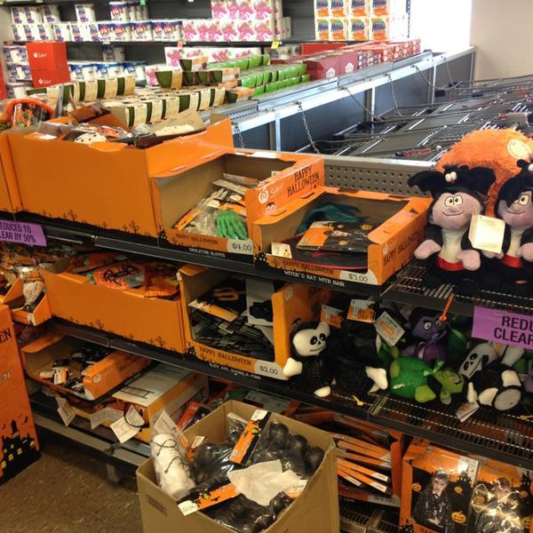 Photo taken at Woolworths by Martin C. on 11/16/2013-澳大利亚澳大利亚首都特区堪培拉迪克森1 Photo taken at Woolworths by Martin C. on 11/16/2013