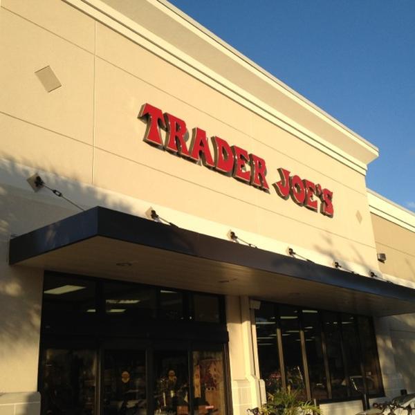 Photo taken at Trader Joes by Cassandra F. on 12/6/2012-美国佛罗里达州萨拉索塔塔米亚米街南4101 Photo taken at Trader Joes by Cassandra F. on 12/6/2012