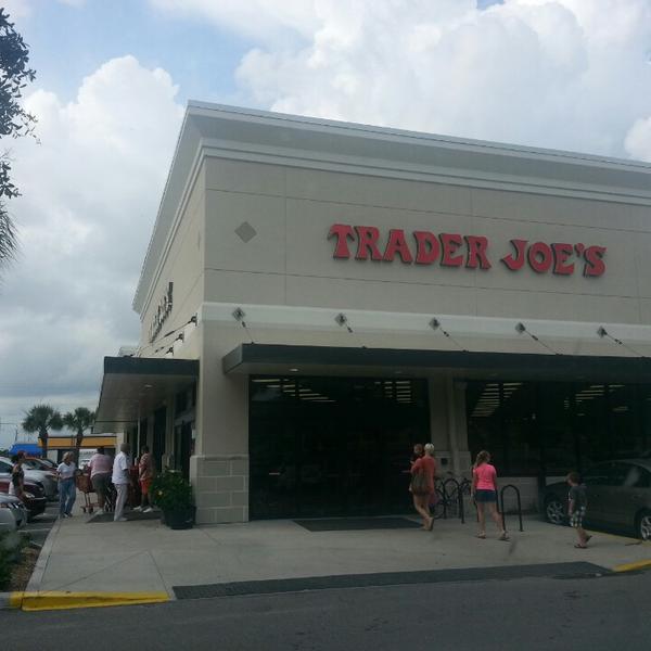 Photo taken at Trader Joes by John M. on 7/13/2013-美国佛罗里达州萨拉索塔塔米亚米街南4101 Photo taken at Trader Joes by John M. on 7/13/2013