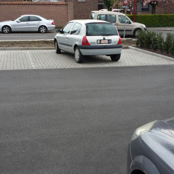 Photo taken at Proxy Delhaize by Simon D. on 4/12/2014-东佛兰德尼维勒姐妹爱街2号 Photo taken at Proxy Delhaize by Simon D. on 4/12/2014