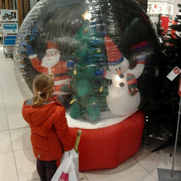 Photo taken at HEMA by Jessica v. on 12/10/2012-荷兰北荷兰省霍夫多普圩区广场209 Photo taken at HEMA by Jessica v. on 12/10/2012