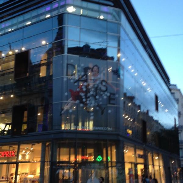 Monoprix 法国罗纳阿尔卑斯里昂赤足广场2号