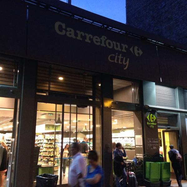 Photo taken at Carrefour by Meem A. on 6/21/2014-法国巴黎勃艮第莫特皮凯大道42号 Photo taken at Carrefour by Meem A. on 6/21/2014