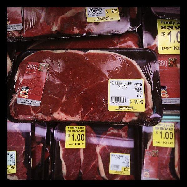 Photo taken at PAK'nSAVE by Ivan G. on 5/25/2013-奥克兰市格伦因斯阿皮那大道200号(奥马鲁小巷) Photo taken at PAK'nSAVE by Ivan G. on 5/25/2013