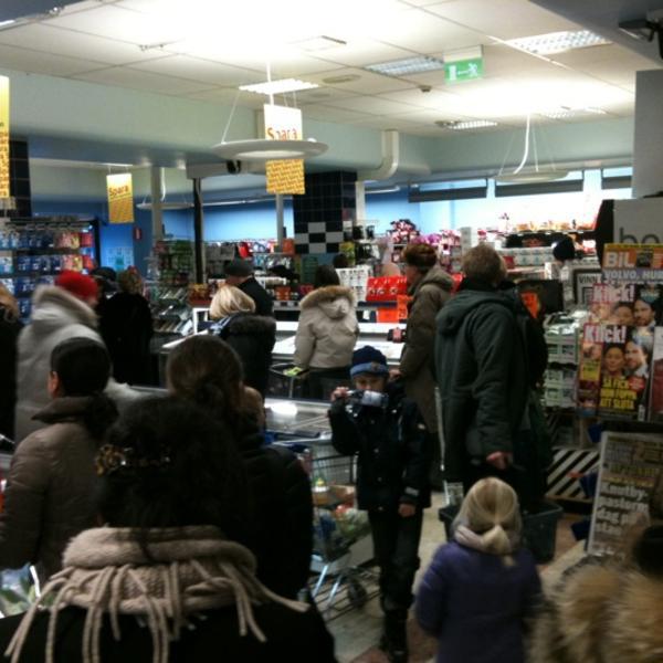 Photo taken at ICA Supermarket Esplanad by Mathias R. on 2/19/2011