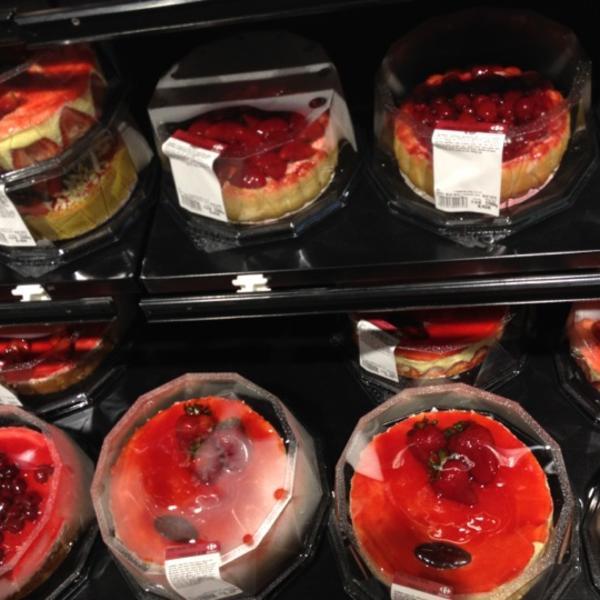 Photo taken at Carrefour by Veronika-法国上诺曼底图卢兹巴约讷路36号 Photo taken at Carrefour by Veronika