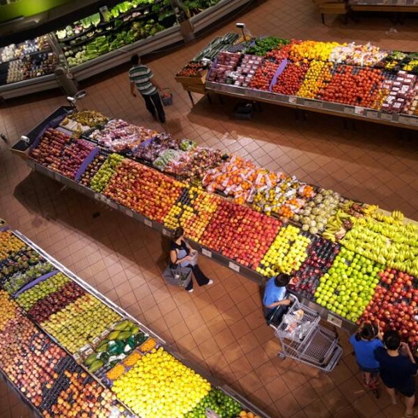 Photo taken at Loblaws by Lindy R. on 8/1/2012