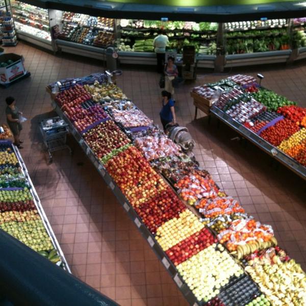 Photo taken at Loblaws by Jane S. on 7/24/2012-加拿大多伦多北约克中心央街5095 Photo taken at Loblaws by Jane S. on 7/24/2012