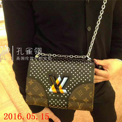 Louis Vuitton路易威登lv女包16新款钉饰口盖链条单肩包M42528 Louis Vuitton路易威登lv女包16新款钉饰口盖链条单肩包M42528
