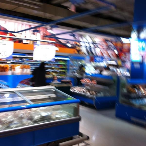 Photo taken at 홈플러스 (Home plus) by N.Kyung Cheol 싱. on 2/28/2012