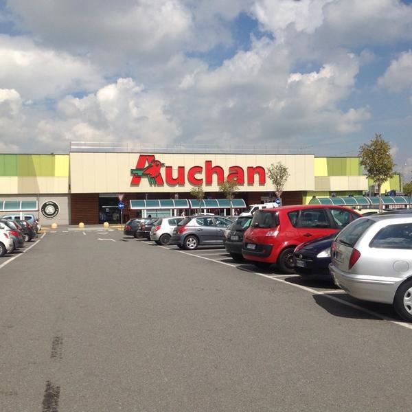 Photo taken at Auchan by Luca T. on 4/22/2014-意大利皮埃蒙特里沃利科索苏萨305/307 Photo taken at Auchan by Luca T. on 4/22/2014