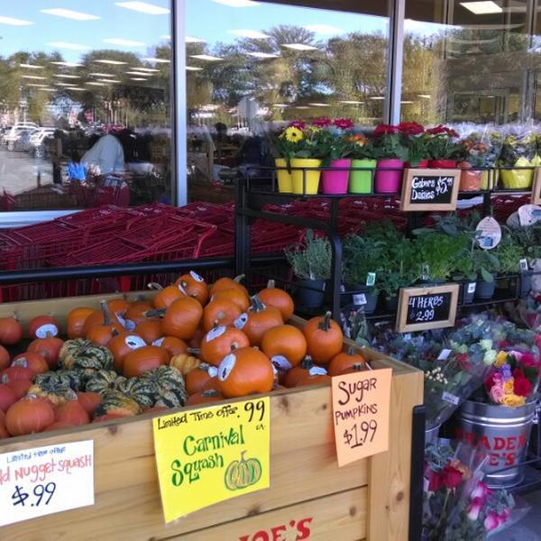 Photo taken at Trader Joe's by Robin Y. on 11/2/2013-佛罗里达州塔拉赫西市托马斯维尔路3425号 Photo taken at Trader Joe's by Robin Y. on 11/2/2013