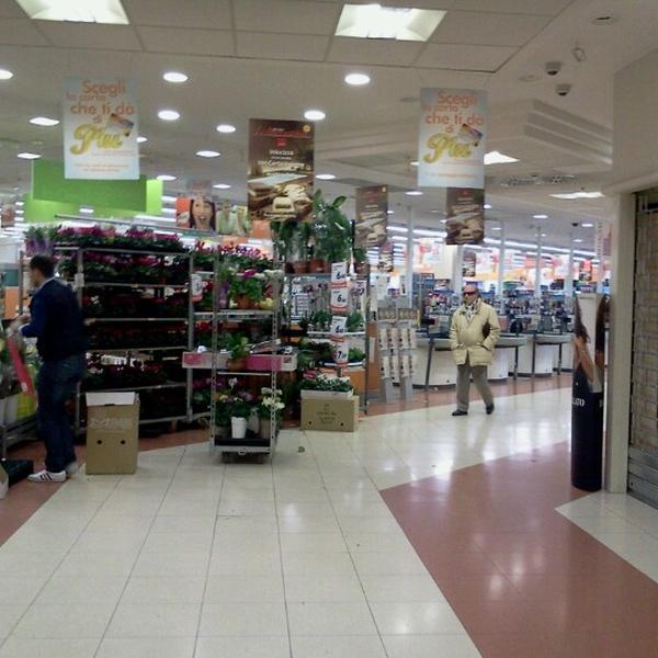 Photo taken at Coop Viale Adua, Pistoia by Tommaso B. on 11/1/2012