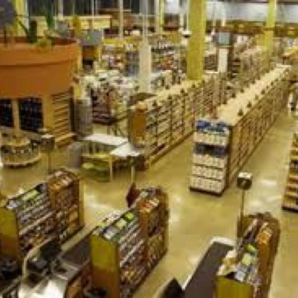 Photo taken at Publix by hend i. on 8/15/2012