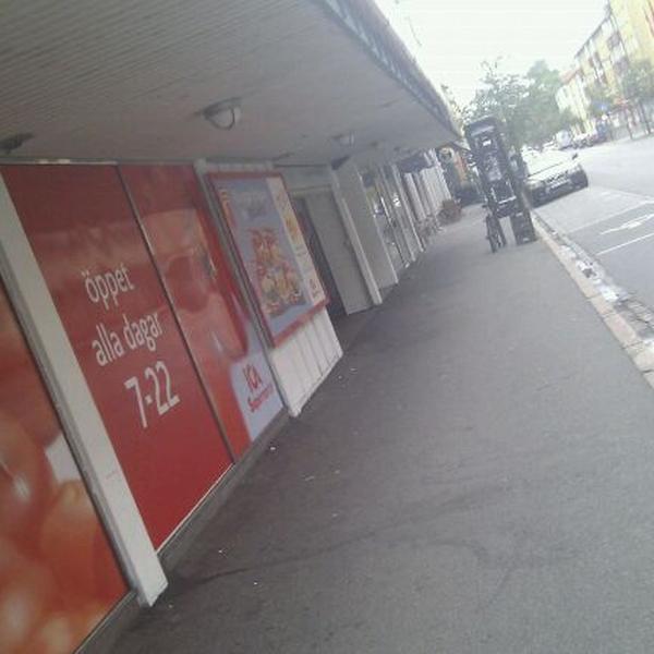 Photo taken at ICA Supermarket Klostergatan by Anders A. on 8/25/2011