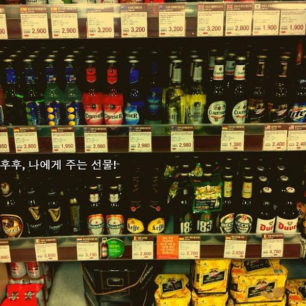 Photo taken at 롯데마트 (Lotte Mart) by Teddy B. on 10/17/2011