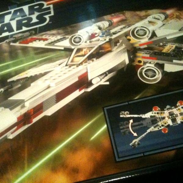 Photo taken at 롯데마트 (Lotte Mart) by Beomseok C. on 6/29/2012