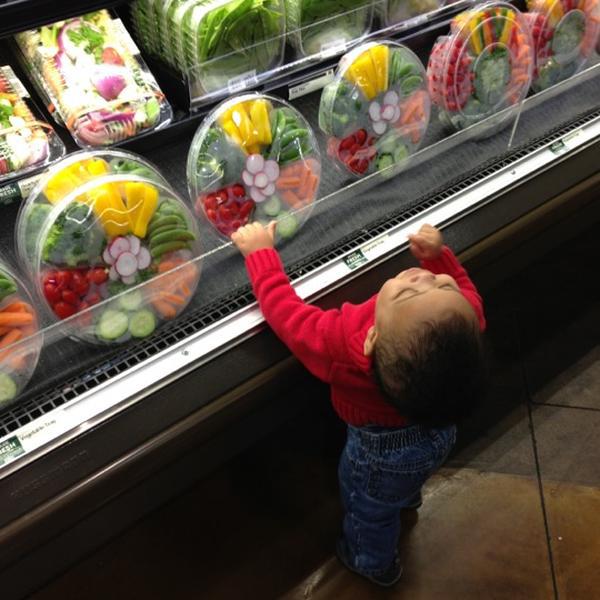 Photo taken at Whole Foods Market by John S. on 12/8/2012-伊利诺州欣斯代尔奥格登大道东路500号 Photo taken at Whole Foods Market by John S. on 12/8/2012