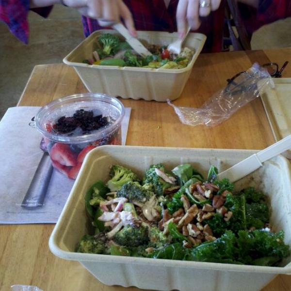 Photo taken at Whole Foods Market by CoolSprings.com on 9/10/2011-俄亥俄州辛辛那提埃德蒙森路2693号 Photo taken at Whole Foods Market by CoolSprings.com on 9/10/2011