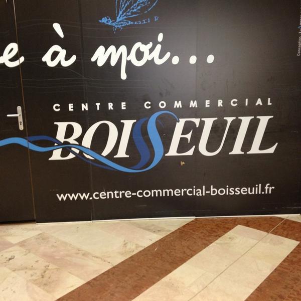 Photo taken at Carrefour by Gaetan L. on 3/26/2013