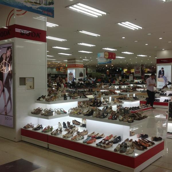 Photo taken at 홈플러스 (Home plus) by 수정 필. on 7/19/2013-庆尚北道浦项77 Photo taken at 홈플러스 (Home plus) by 수정 필. on 7/19/2013