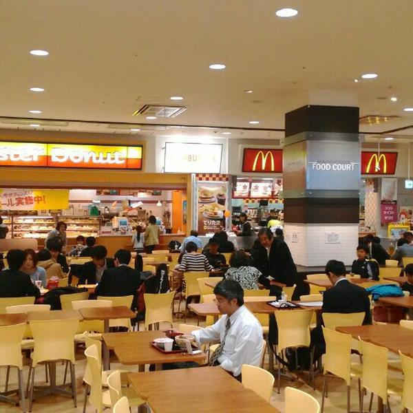 Photo taken at イオン 品川シーサイド店 by 哲 大. on 4/16/2015