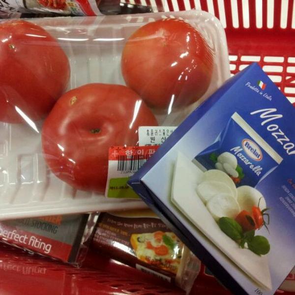 Photo taken at 홈플러스 (Home plus) by Harriet Kangeun Lee on 10/16/2011-忠清北道清州中央商务区8 Photo taken at 홈플러스 (Home plus) by Harriet Kangeun Lee on 10/16/2011