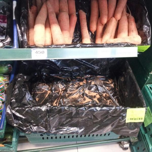 Photo taken at 홈플러스 익스프레스 (Home Plus Express) by Yongseok G. on 11/20/2012-首尔江南区狎鸥亭46街5-2号 Photo taken at 홈플러스 익스프레스 (Home Plus Express) by Yongseok G. on 11/20/2012