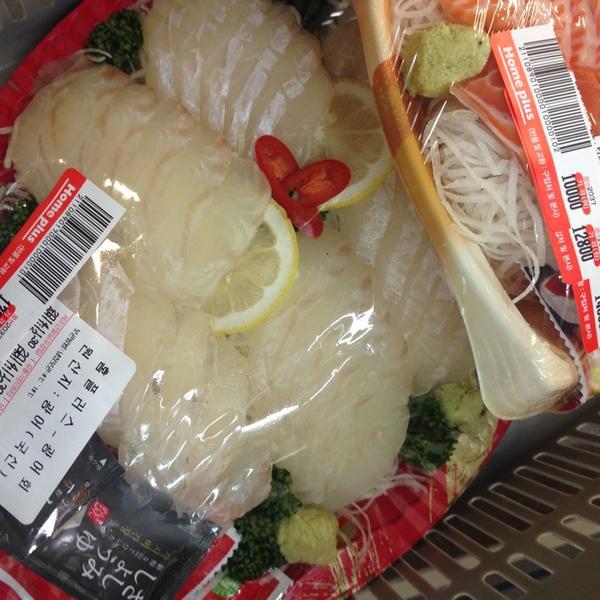 Photo taken at 홈플러스 (Home plus) by Jinhee C. on 11/30/2014