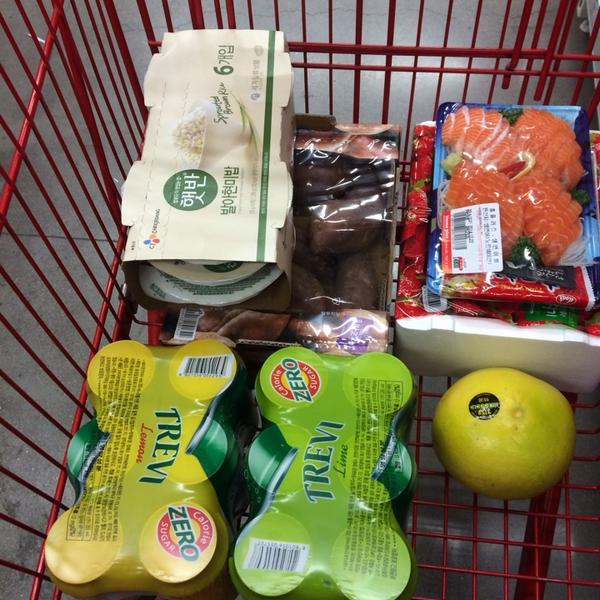 Photo taken at 홈플러스 (Home plus) by 망고송이 I. on 12/21/2014