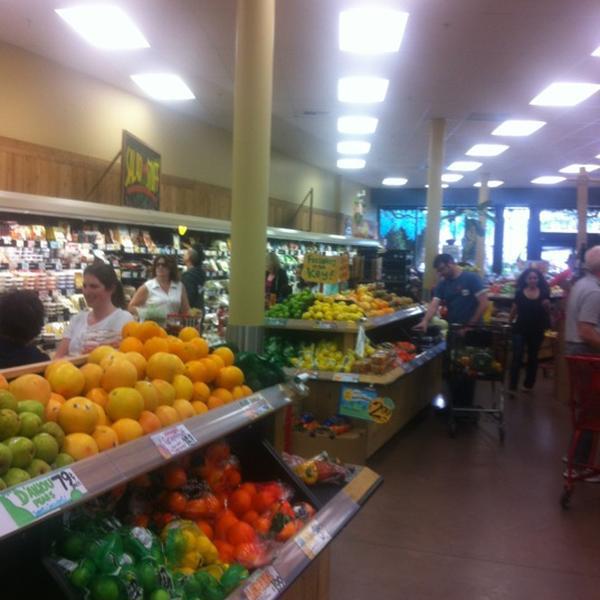 Trader Joe's乔氏连锁斯托克顿店 加利福尼亚州核桃溪加州大道南1372号