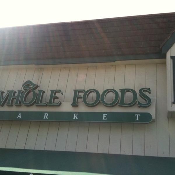 Photo taken at Whole Foods Market by Brent H. on 8/9/2011-加利福尼亚州91423 谢尔曼奥克斯 滨江中央(在冷水峡谷大道)12905号 Photo taken at Whole Foods Market by Brent H. on 8/9/2011