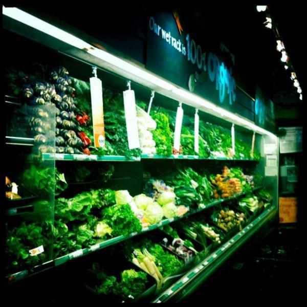 Photo taken at Whole Foods Market by hana p. on 3/14/2011-加利福尼亚州91423 谢尔曼奥克斯 滨江中央(在冷水峡谷大道)12905号 Photo taken at Whole Foods Market by hana p. on 3/14/2011