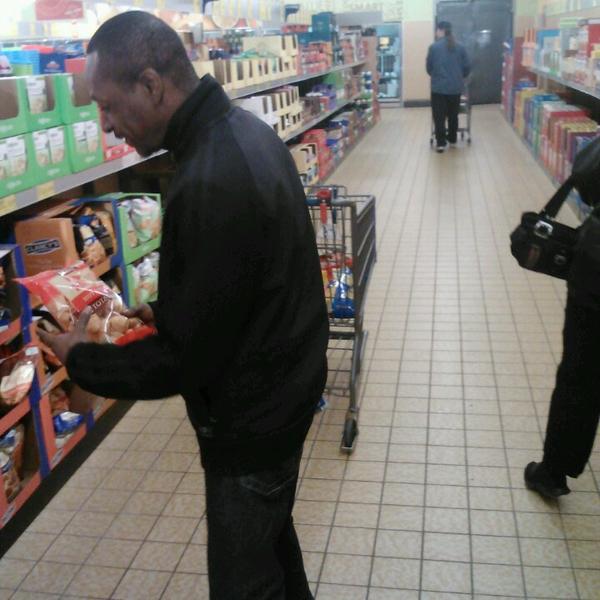 Photo taken at Aldi by Davon T. on 4/5/2013-费城宾夕法尼亚州19148 前大街南 2633号 Photo taken at Aldi by Davon T. on 4/5/2013