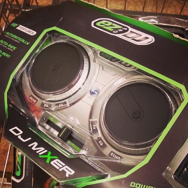 Photo taken at Aldi by Christopher D. on 2/1/2014-费城宾夕法尼亚州19148 前大街南 2633号 Photo taken at Aldi by Christopher D. on 2/1/2014