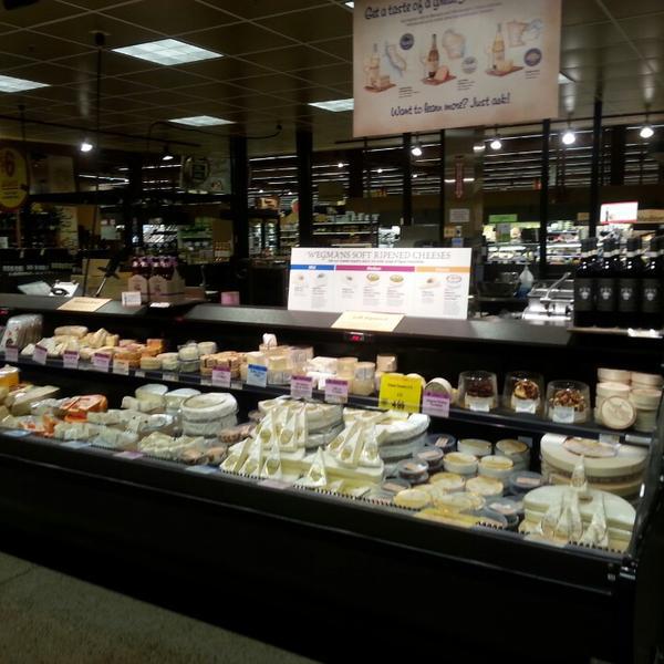 Photo taken at Wegmans by Kimberly P. on 10/14/2013-弗吉尼亚州弗雷德里克斯堡秋季山大道2281 Photo taken at Wegmans by Kimberly P. on 10/14/2013