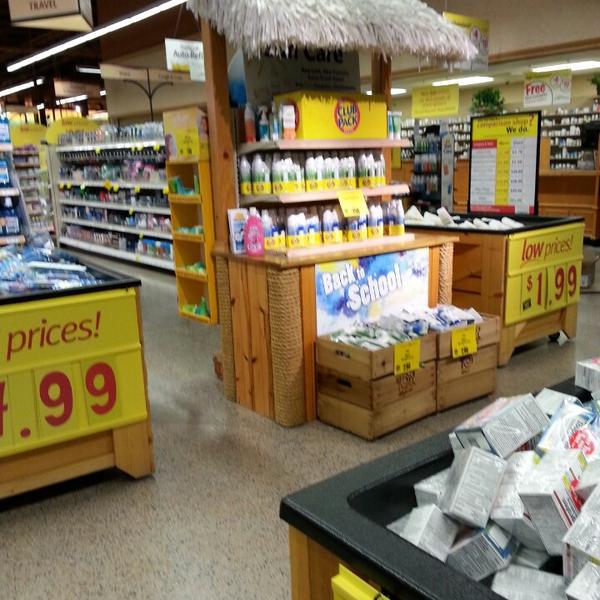 Photo taken at Wegmans by Michelle N. on 7/28/2013-弗吉尼亚州弗雷德里克斯堡秋季山大道2281 Photo taken at Wegmans by Michelle N. on 7/28/2013