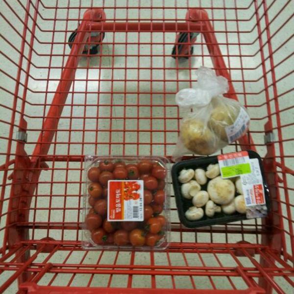 Photo taken at 홈플러스 / Home Plus by 마성의 잠. on 4/27/2012-大田西区107 Photo taken at 홈플러스 / Home Plus by 마성의 잠. on 4/27/2012