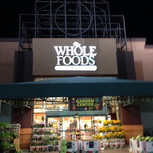 Photo taken at Whole Foods Market by Vicente O. on 7/14/2013-加尼福尼亚 坎贝尔巴斯科姆大道1690(汉密尔顿大道) Photo taken at Whole Foods Market by Vicente O. on 7/14/2013