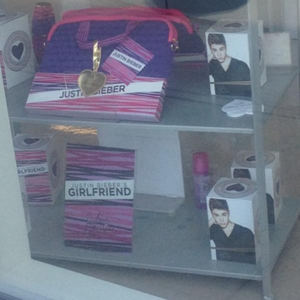 Photo taken at Shoppers Drug Mart by Lina B. on 8/26/2012