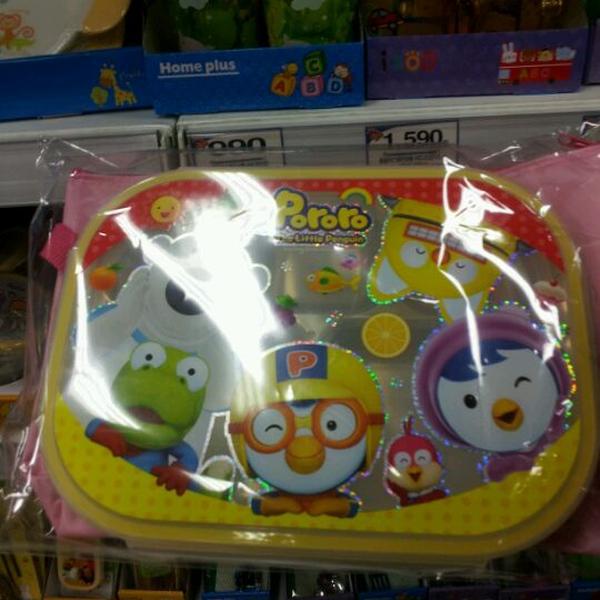 Photo taken at 홈플러스 (Home plus) by Jeong D. on 2/11/2012