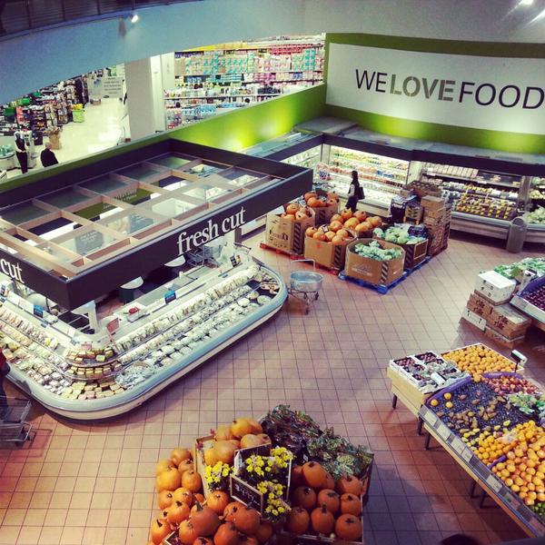 Photo taken at Loblaws by Vic A. L. on 10/8/2013