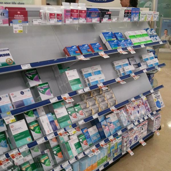 Photo taken at Shoppers Drug Mart by Peng T. on 7/2/2011