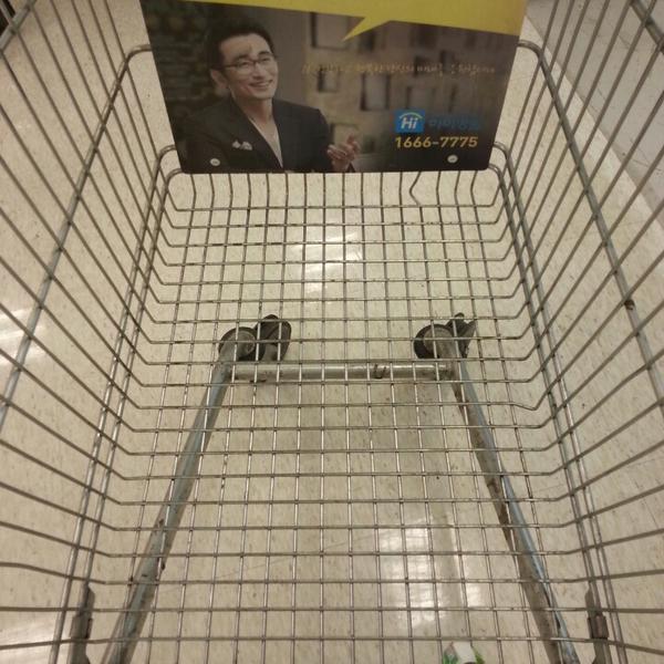 Photo taken at 이마트 / E-Mart by yongs K. on 7/29/2013