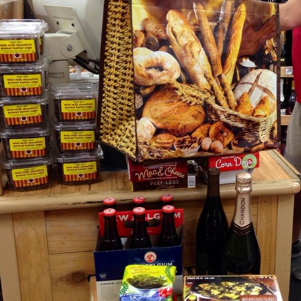Photo taken at Trader Joe's by Melinda M. on 3/6/2014-加利福尼亚州南帕萨迪纳盛大大道团街613号 Photo taken at Trader Joe's by Melinda M. on 3/6/2014
