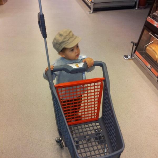 Photo taken at Proxy Delhaize by Francois Y. on 10/23/2012