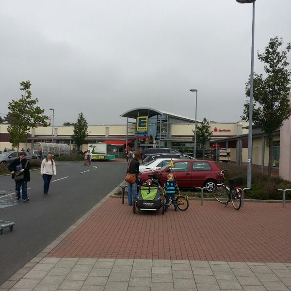 Photo taken at EDEKA by Martin M. on 9/27/2014-德国北莱茵威斯特法伦科隆克彭 Photo taken at EDEKA by Martin M. on 9/27/2014