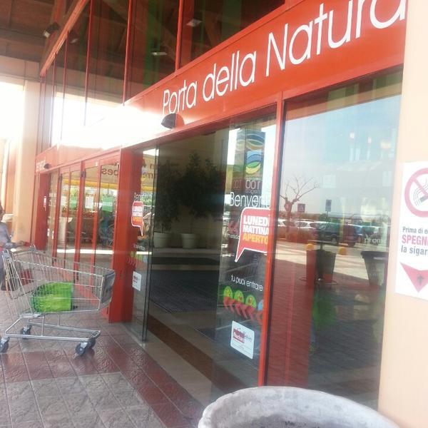 Photo taken at Auchan by Mirko T. on 4/20/2013-意大利普利亚卡萨马西玛诺伊卡塔罗路2 Photo taken at Auchan by Mirko T. on 4/20/2013