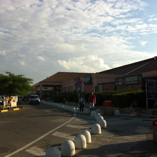 Photo taken at Auchan by Giuseppe D. on 7/25/2012-意大利普利亚卡萨马西玛诺伊卡塔罗路2 Photo taken at Auchan by Giuseppe D. on 7/25/2012