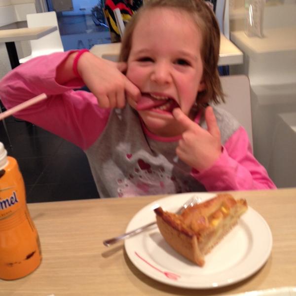 Photo taken at HEMA by Roos on 12/4/2013-荷兰北布拉班特省埃因霍温权利街37号 Photo taken at HEMA by Roos on 12/4/2013